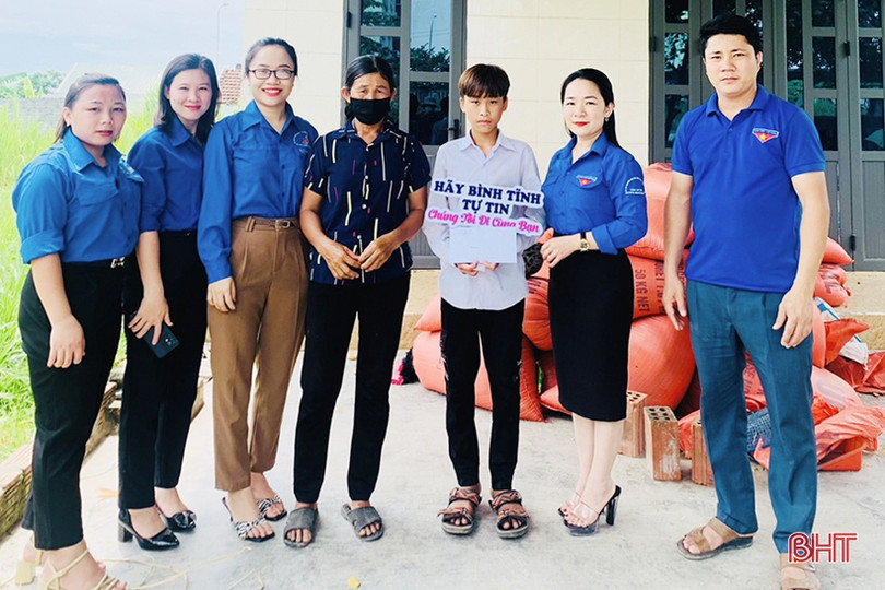 Hà Tĩnh triển khai các đội tình nguyện tiếp sức mùa thi tại 36 điểm thi vào lớp 10 THPT