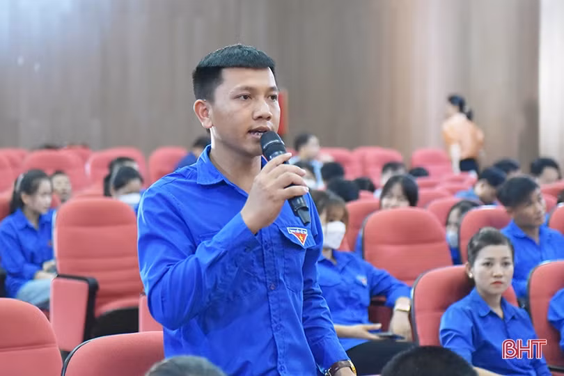 Lãnh đạo huyện Hương Khê đối thoại với hơn 200 đoàn viên, thanh niên