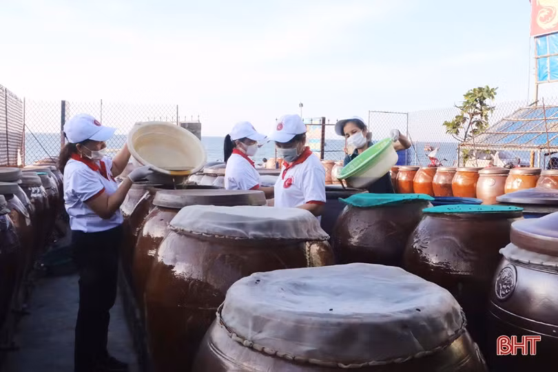 Từ nước mắm gia truyền đến sản phẩm OCOP 3 sao ở Hà Tĩnh