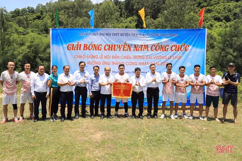 Tổ chức thành công Giải Bóng chuyền nam cán bộ, công chức cấp xã mừng Lễ hội đền Lê Khôi