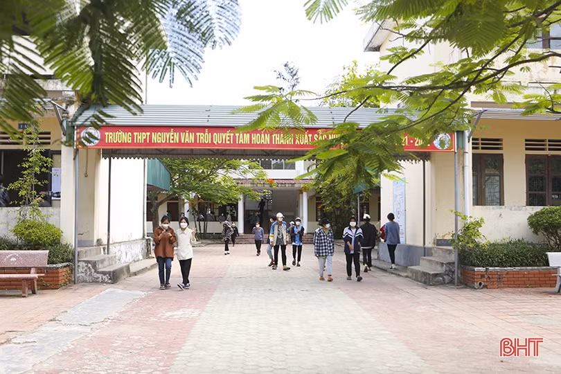 36 điểm thi ở Hà Tĩnh đón hơn 16.000 thí sinh đến làm thủ tục dự thi