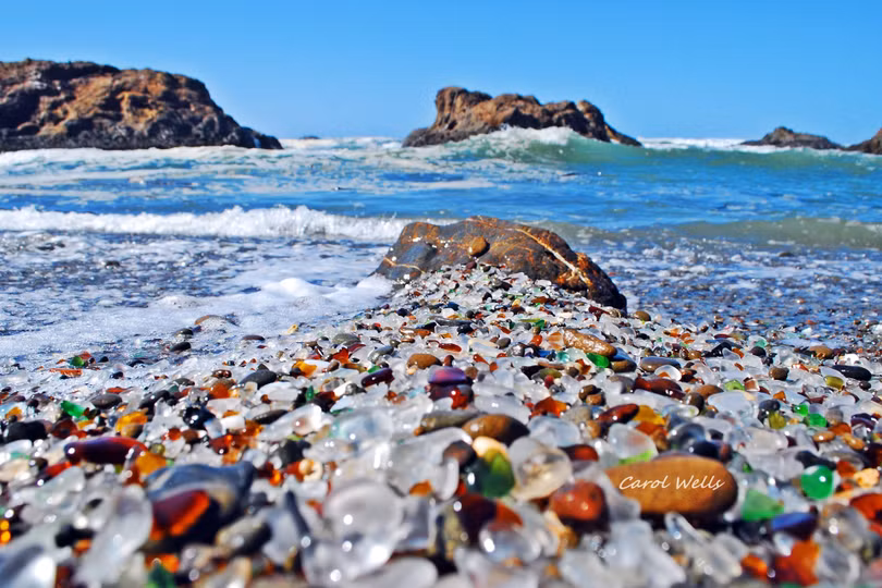 Bãi biển thủy tinh đẹp lạ ở Mỹ