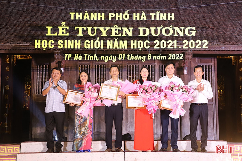 TP Hà Tĩnh tuyên dương 129 học sinh giỏi năm học 2021 - 2022 ảnh 11 TP Hà Tĩnh tuyên dương 129 học sinh giỏi năm học 2021 - 2022