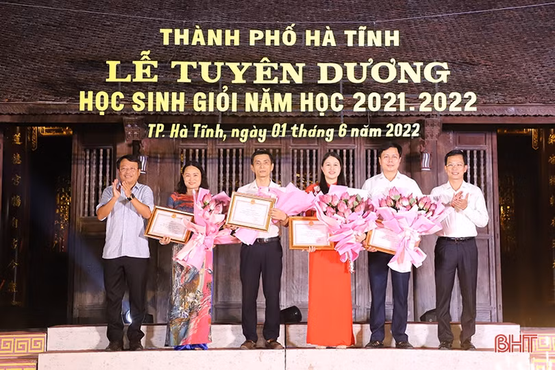 TP Hà Tĩnh tuyên dương 129 học sinh giỏi năm học 2021 - 2022