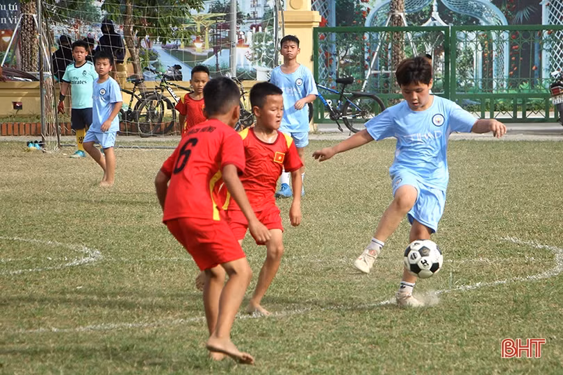 Phường Tân Giang và xã Thạch Hạ nhất Giải Bóng đá TN-NĐ thành phố Hà Tĩnh