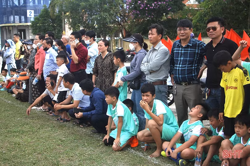 Phường Tân Giang và xã Thạch Hạ nhất Giải Bóng đá TN-NĐ thành phố Hà Tĩnh