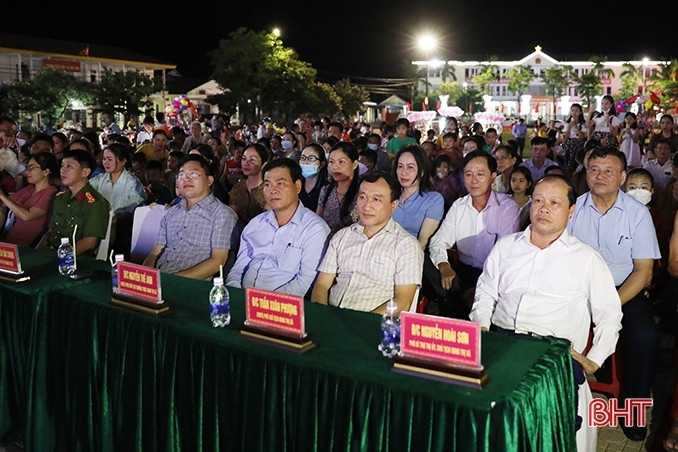 Lắng đọng chương trình nghệ thuật “Hà Tĩnh ghi nhớ ơn Người” tại TX Kỳ Anh