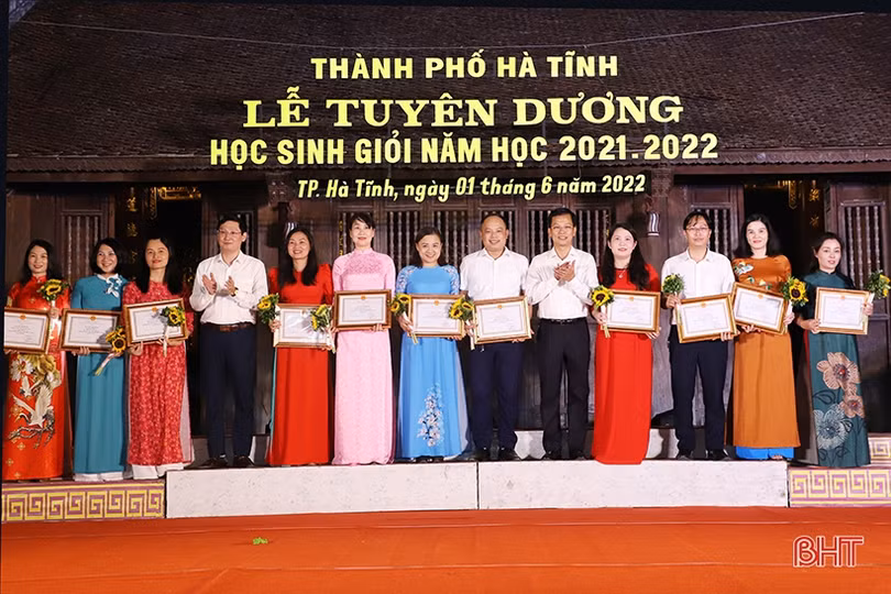 TP Hà Tĩnh tuyên dương 129 học sinh giỏi năm học 2021 - 2022