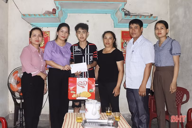 Các cấp hội phụ nữ Hà Tĩnh tặng 1.293 suất quà cho trẻ em có hoàn cảnh khó khăn