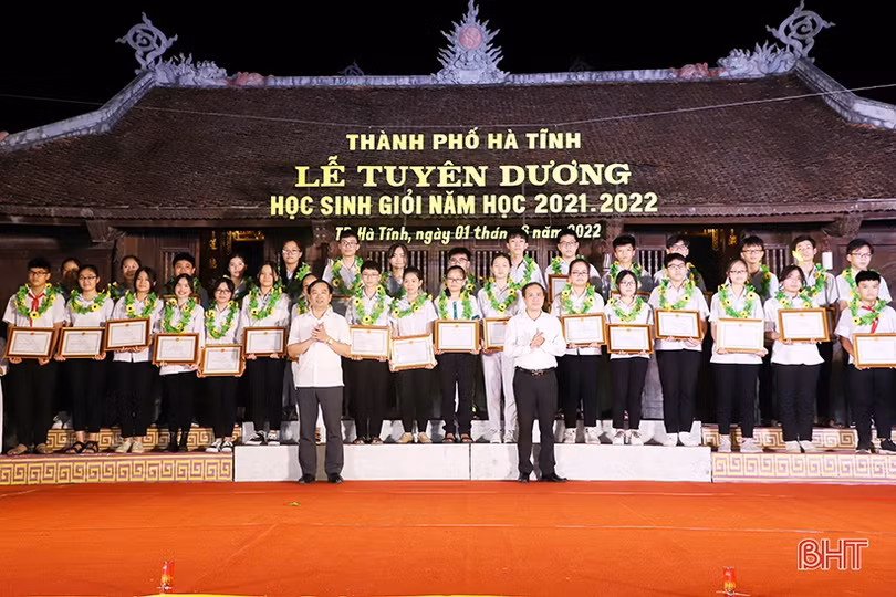 TP Hà Tĩnh tuyên dương 129 học sinh giỏi năm học 2021 - 2022