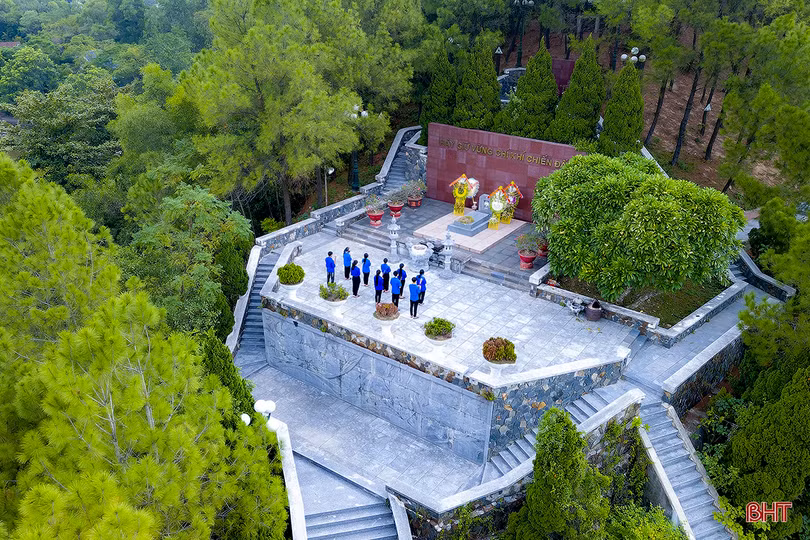 Bác Hồ với các bậc tiền bối cách mạng người Hà Tĩnh