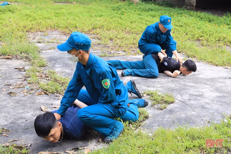 Xem “chiến sỹ sao vuông” thực hành khả năng chiến đấu