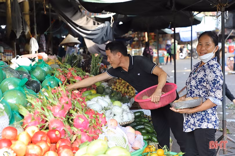 Chợ truyền thống ở Hà Tĩnh nhộn nhịp ngày tết Đoan Ngọ