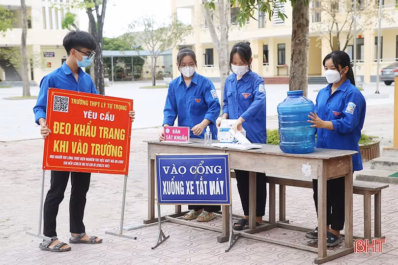 Hà Tĩnh triển khai các đội tình nguyện tiếp sức mùa thi tại 36 điểm thi vào lớp 10 THPT
