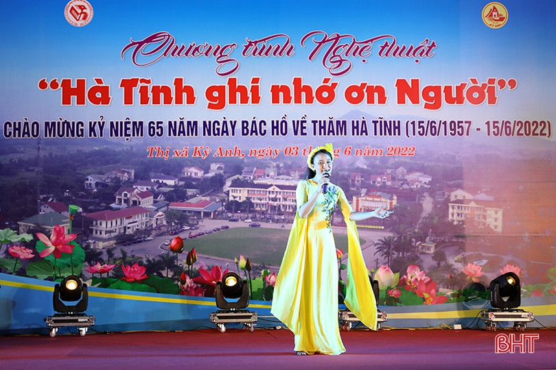 Lắng đọng chương trình nghệ thuật “Hà Tĩnh ghi nhớ ơn Người” tại TX Kỳ Anh