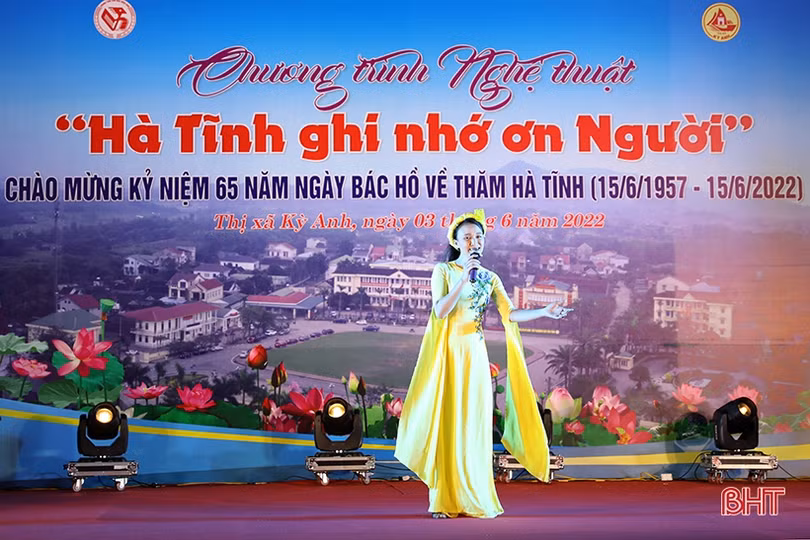 Lắng đọng chương trình nghệ thuật “Hà Tĩnh ghi nhớ ơn Người” tại TX Kỳ Anh