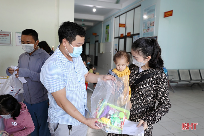 Tiếp nhận bác sỹ Bệnh viện Nhi Trung ương về làm việc tại Bệnh viện Đa khoa thị xã Kỳ Anh