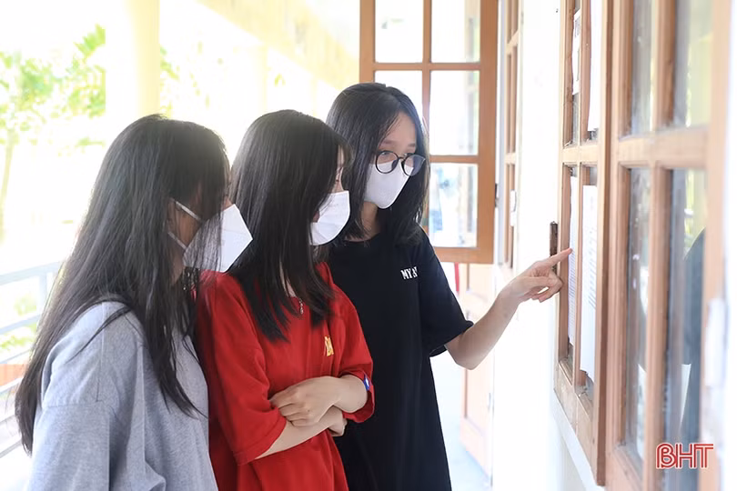 36 điểm thi ở Hà Tĩnh đón hơn 16.000 thí sinh đến làm thủ tục dự thi