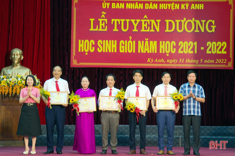 Huyện Kỳ Anh tuyên dương học sinh giỏi các cấp