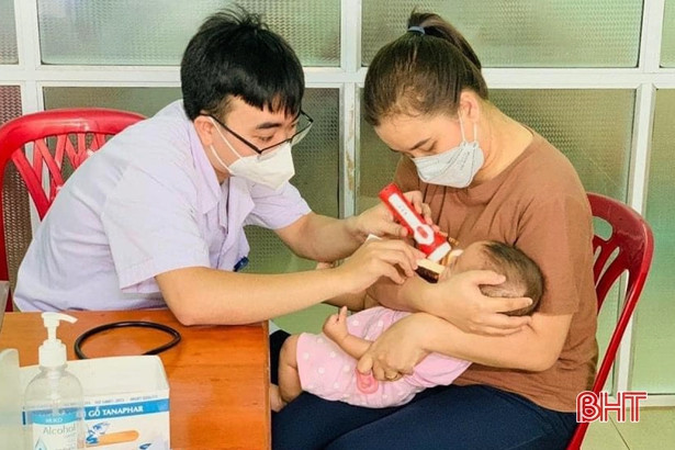 Công đoàn Hà Tĩnh tặng quà con em người lao động nhân Ngày Quốc tế Thiếu nhi