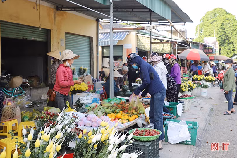 Chợ truyền thống ở Hà Tĩnh nhộn nhịp ngày tết Đoan Ngọ
