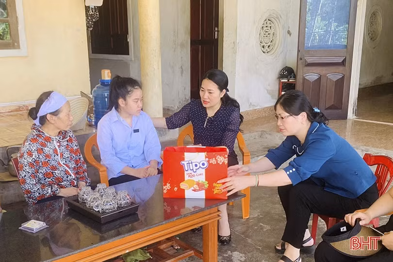 Các cấp hội phụ nữ Hà Tĩnh tặng 1.293 suất quà cho trẻ em có hoàn cảnh khó khăn