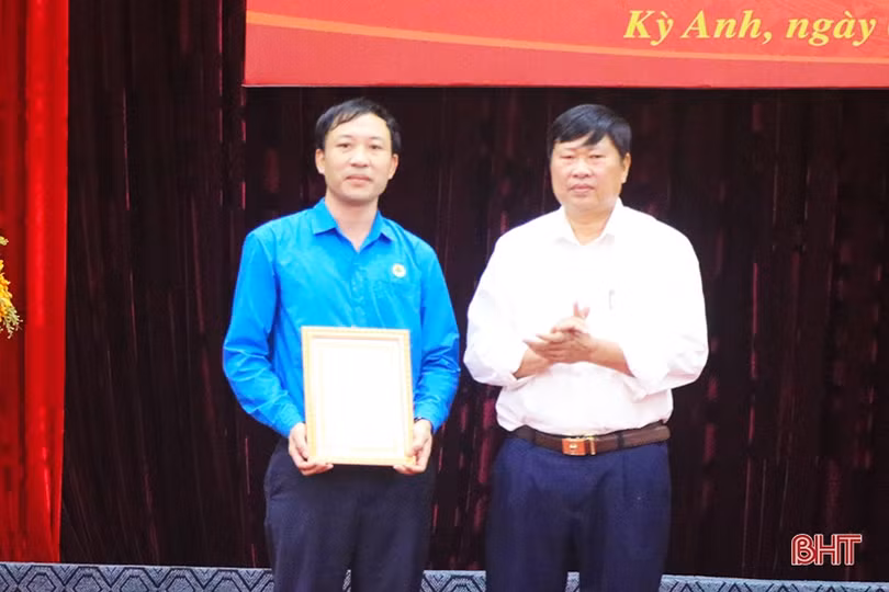 Trao giải cuộc thi “Tìm hiểu pháp luật về lao động và bảo hiểm xã hội”