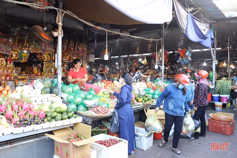 Chợ truyền thống ở Hà Tĩnh nhộn nhịp ngày tết Đoan Ngọ