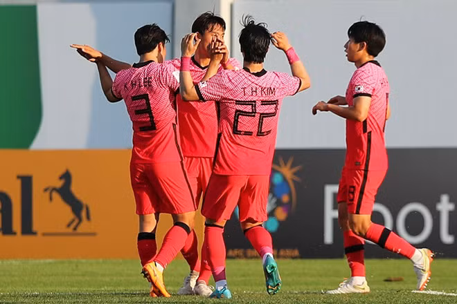 U23 Việt Nam vs U23 Hàn Quốc: Thầy Gong tự tin, HLV Hwang Sun Hong cẩn trọng