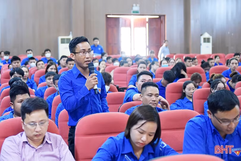 Lãnh đạo huyện Hương Khê đối thoại với hơn 200 đoàn viên, thanh niên