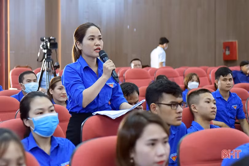 Lãnh đạo huyện Hương Khê đối thoại với hơn 200 đoàn viên, thanh niên