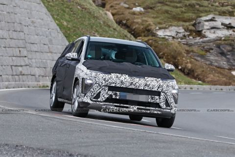 Hyundai Kona 2024 lộ diện trên đường thử với thiết kế đèn LED giống Staria