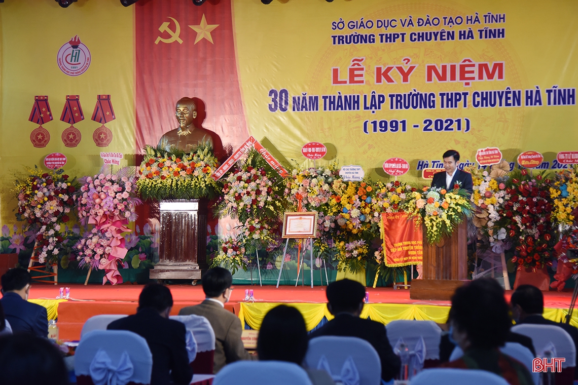 Trường THPT Chuyên Hà Tĩnh kỷ niệm 30 năm thành lập