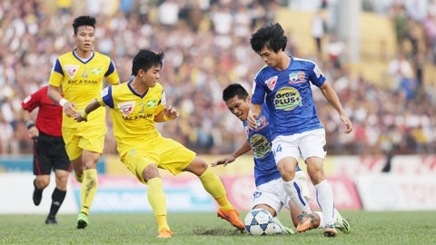 Đều mà HAGL(áo xanh) cần nhất lúc này chính là một cú hích về tinh thần và sự điều chỉnh hợp lý về chuyên môn