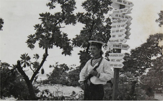 Bộ đội hải quân ở đảo Nam Yết. Trong thư chúc Tết gửi cán bộ, chiến sĩ Trường Sa năm 1976, Đại tướng Võ Nguyên Giáp nhấn mạnh bảo vệ quần đảo là nhiệm vụ nặng nề nhưng rất vẻ vang của các chiến sĩ. "Tôi đã nhận được món quà Tết rất quý: san hô và các sản phẩm từ Trường Sa của các đồng chí do Bộ Tư lệnh Hải quân chuyển về. Rất cảm ơn. Thân gửi đến tất cả lời chúc quyết tâm bảo vệ quần đảo", thư viết.