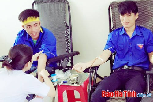 ... và hiến máu nhiệt thành