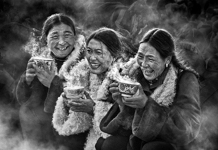 Ảnh tắc đường giờ tan tầm của Việt Nam đoạt giải quốc tế ảnh 16