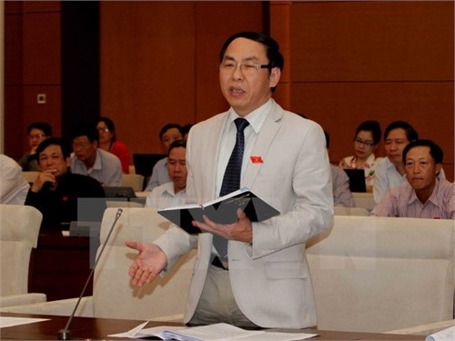 Đại biểu Quốc hội tỉnh Vĩnh Long Hồ Trọng Ngũ phát biểu ý kiến. (Ảnh: Phương Hoa/TTXVN)