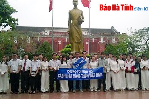 Phát động sách hóa nông thôn tại trường Quốc học Huế Phát động sách hóa nông thôn tại trường Quốc học Huế