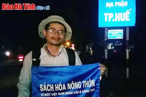 Miệt mài trên hành trình đi bộ xuyên Việt Miệt mài trên hành trình đi bộ xuyên Việt