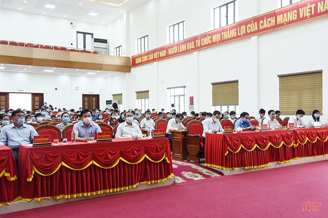 Hội nghị tiếp xúc đầu tiên giữa cử tri với người ứng cử ĐBQH, HĐND Hà Tĩnh