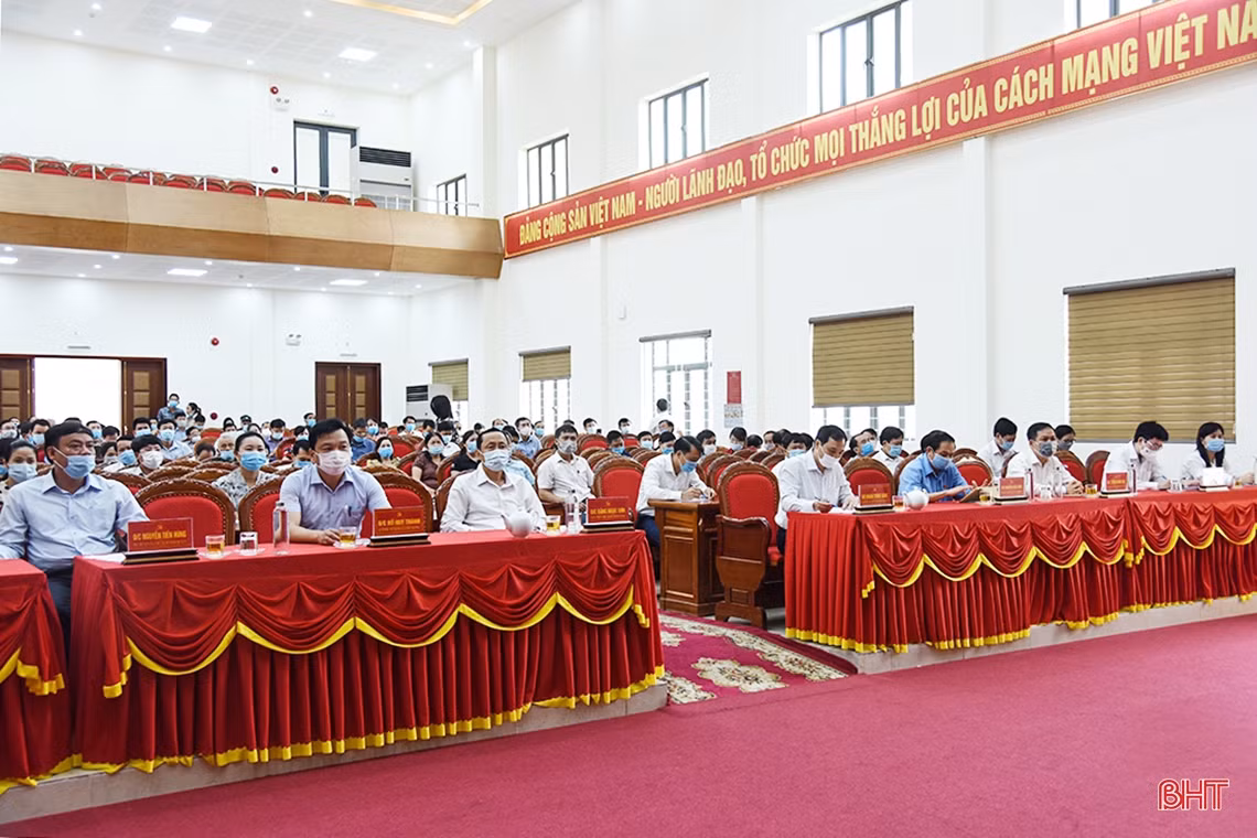 Hội nghị tiếp xúc đầu tiên giữa cử tri với người ứng cử ĐBQH, HĐND Hà Tĩnh