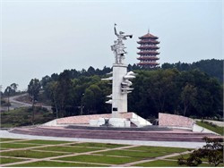 Khu tượng đài Chiến thắng Đồng Lộc. (Ảnh: Thanh Hà/TTXVN)