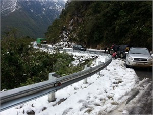 Băng tuyết phủ trắng đèo Hoàng Liên Sơn