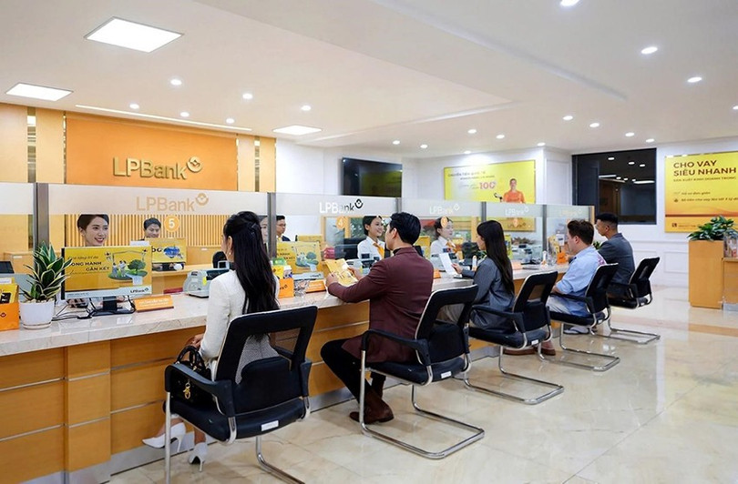 Khách hàng có thể đến bất kỳ phòng giao dịch nào của LPBank tại 63 tỉnh thành để nhận tư vấn gói giải pháp tài chính “Tài chính trọn gói, lợi ích trọn vẹn” lpbank-2.jpg