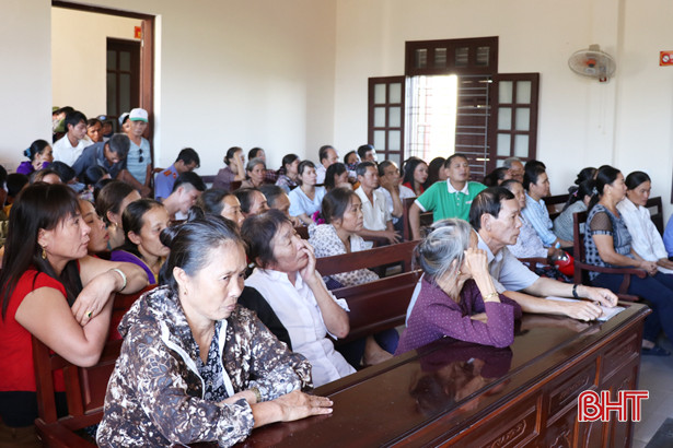 Chiếm đoạt tiền đền bù của dân, 2 cán bộ thôn lĩnh 48 tháng tù