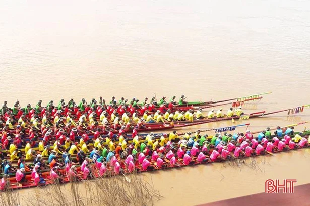 Hà Tĩnh tham dự lễ hội đua thuyền truyền thống tỉnh Bôlykhămxay