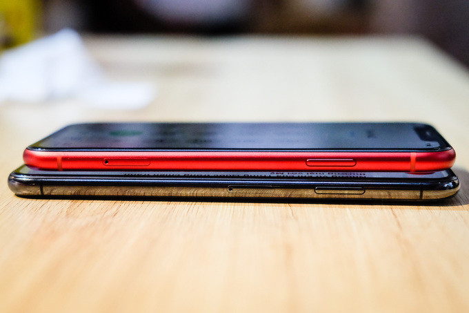 iPhone XR so dáng iPhone XS Max và 8 Plus