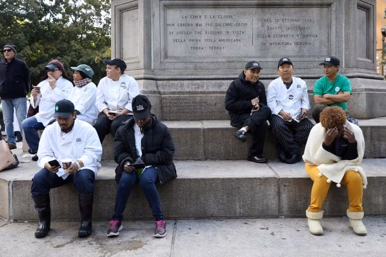 Cận cảnh những gói bưu kiện nghi chứa bom gửi đến nhà cựu Tổng thống Obama, Clinton