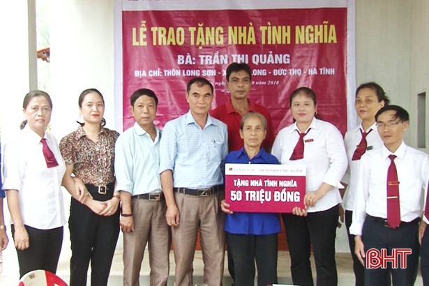 Agribank Đức Thọ bàn giao nhà tình nghĩa cho hộ nghèo